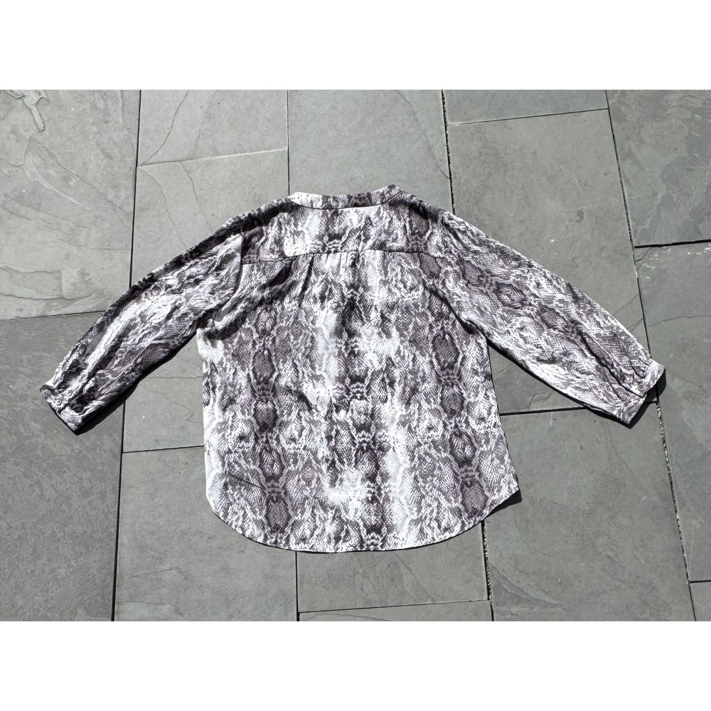Vince Camuto‎ Gray Snakeskin Print Hi/Low Top Sz Medium - Picture 3 of 3
